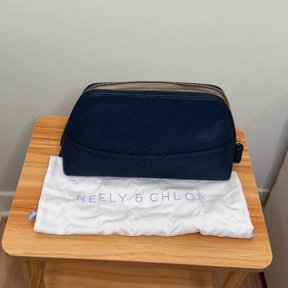 NEELY & CHLOE NWOT w/Dust Bag No. 17 Large Pebble Cosmetic Case in Navy - Picture 6 of 9